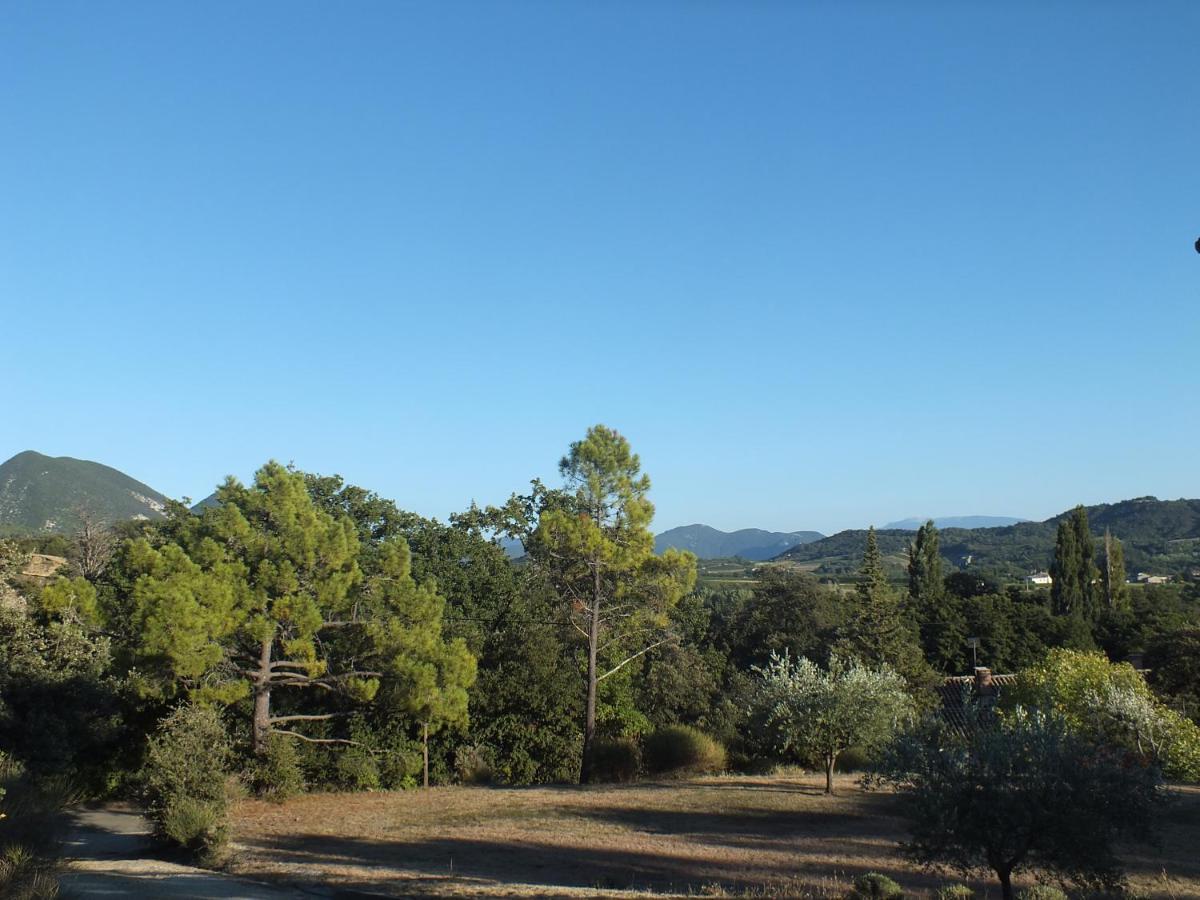 Rousset-les-Vignes Une Ronce Sous Le Figuier المظهر الخارجي الصورة