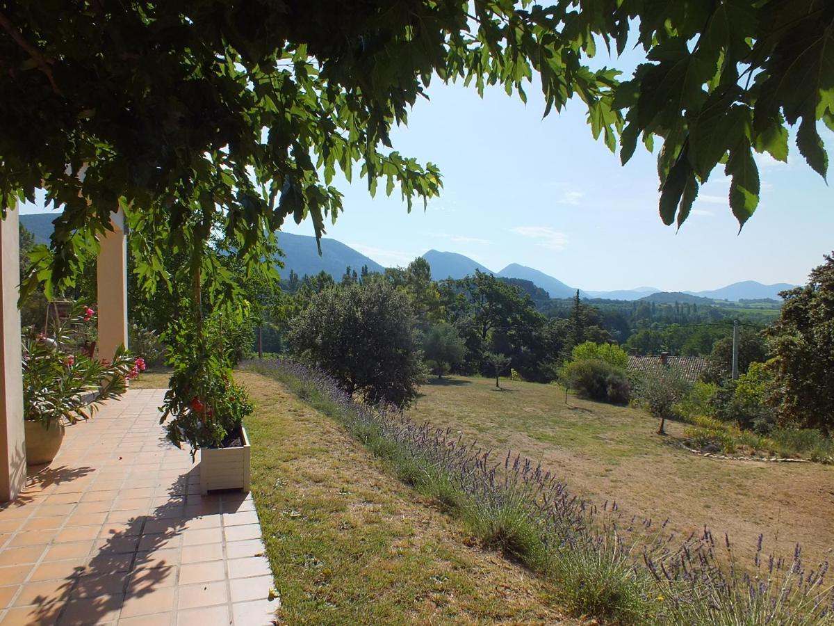 Rousset-les-Vignes Une Ronce Sous Le Figuier المظهر الخارجي الصورة